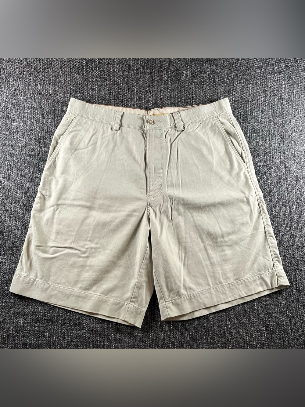 Tommy Bahama shorts, vintage, Y2K, size 33, men’s